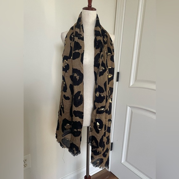 Express Leopard Print Scarf - Picture 3 of 7